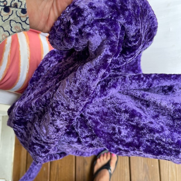 Delicate gorgeous purple crushed velvet look poly. Large - Picture 13 of 15